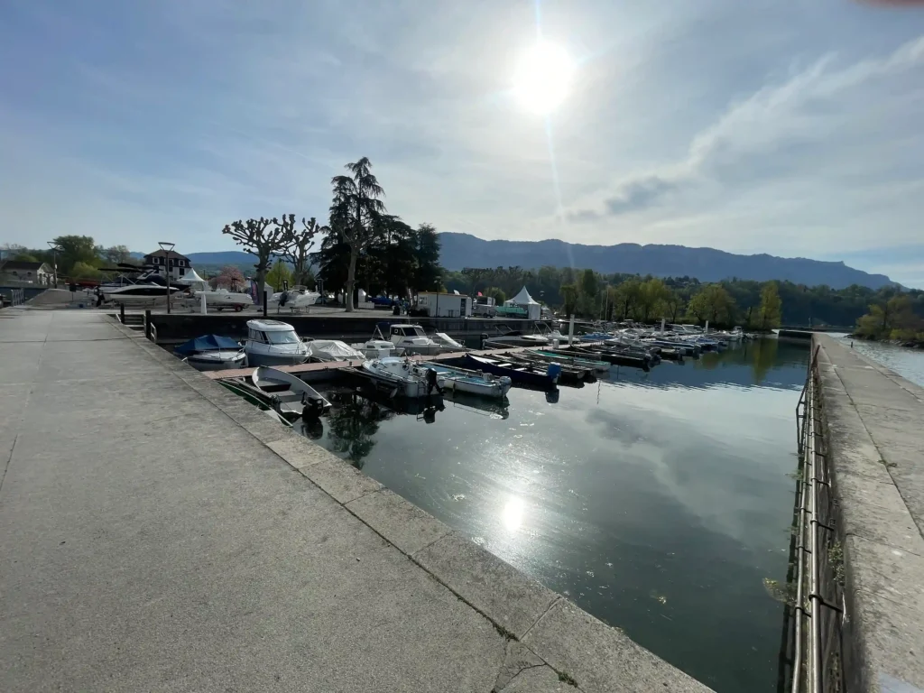 Port d'aix les bains vendredi matin